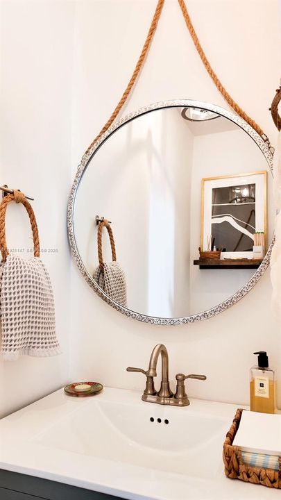 For Sale: $695,000 (3 beds, 1 baths, 1123 Square Feet)