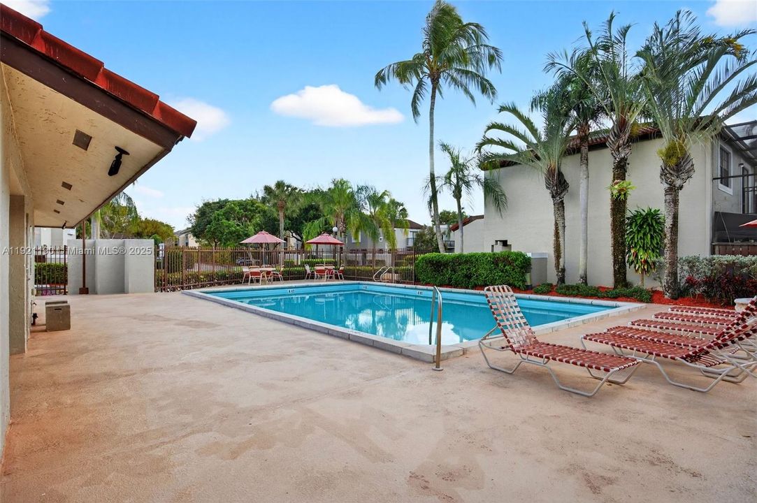 For Sale: $400,000 (2 beds, 2 baths, 1078 Square Feet)