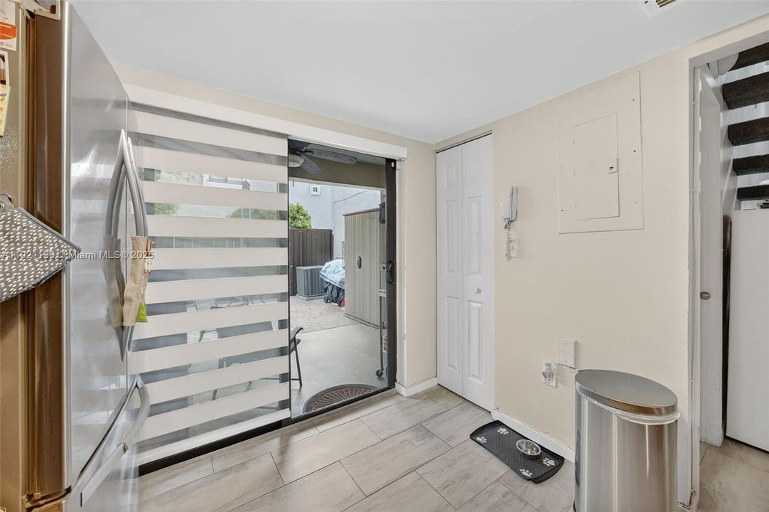 For Sale: $400,000 (2 beds, 2 baths, 1078 Square Feet)