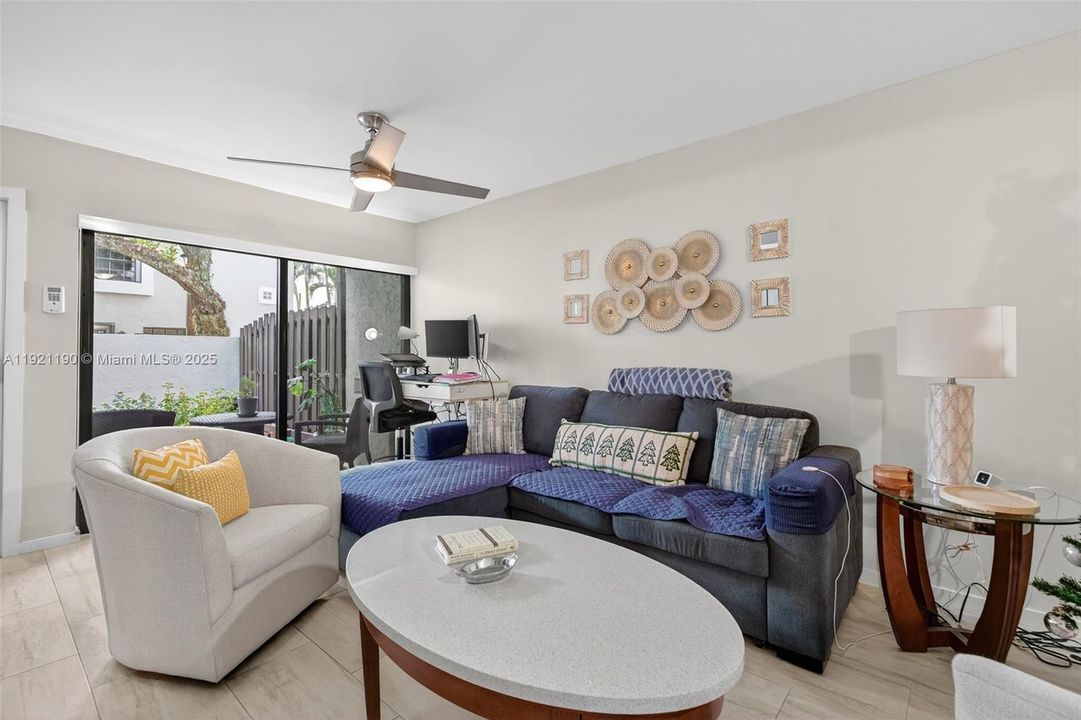 For Sale: $400,000 (2 beds, 2 baths, 1078 Square Feet)