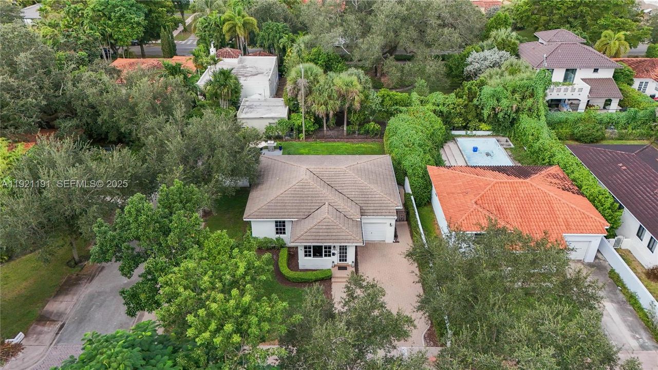 出租: $4,300 (2 贝兹, 1 浴室, 1181 平方英尺)