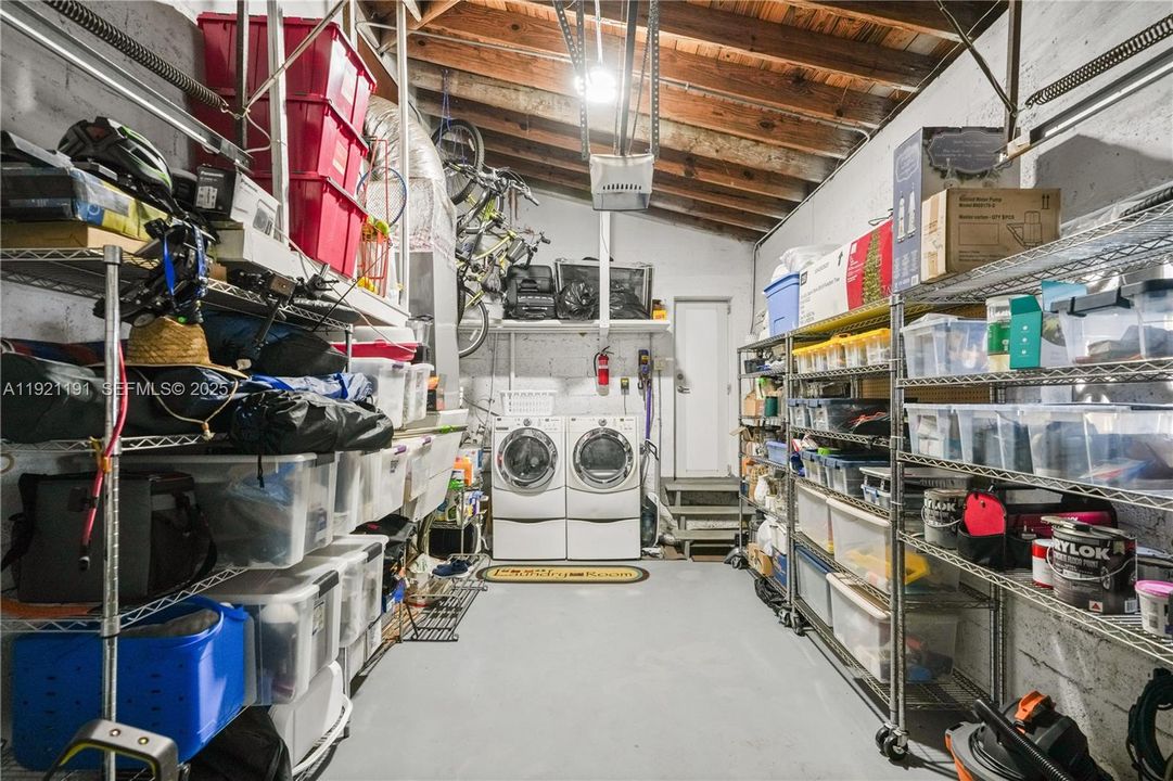 出租: $4,300 (2 贝兹, 1 浴室, 1181 平方英尺)