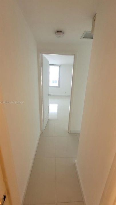 For Sale: $420,000 (1 beds, 1 baths, 837 Square Feet)