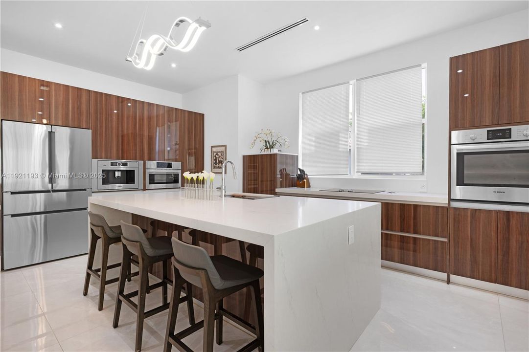 На продажу: $2,680,000 (3 спален, 3 ванн, 3444 Квадратных фут)