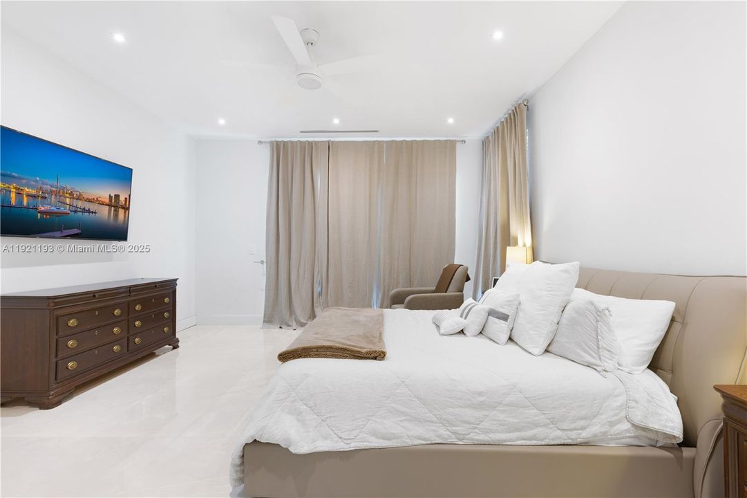 На продажу: $2,680,000 (3 спален, 3 ванн, 3444 Квадратных фут)