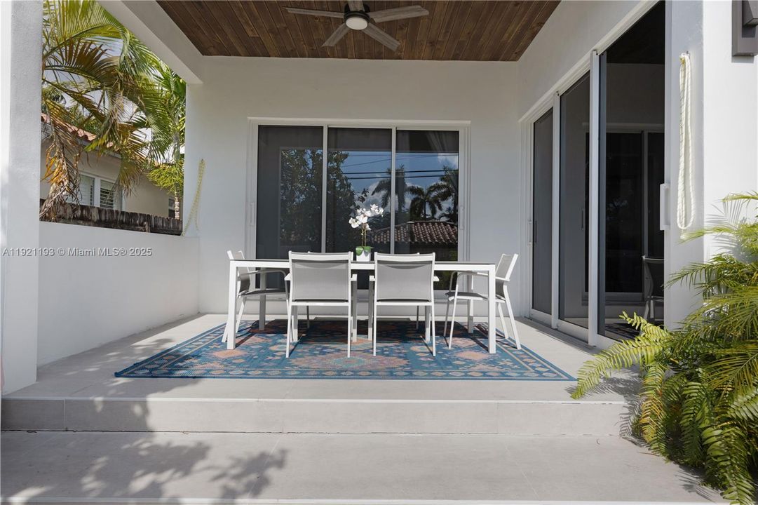 На продажу: $2,680,000 (3 спален, 3 ванн, 3444 Квадратных фут)