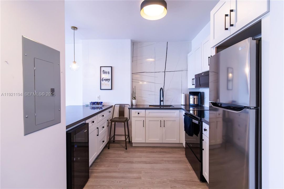 出租: $3,500 (0 贝兹, 1 浴室, 592 平方英尺)