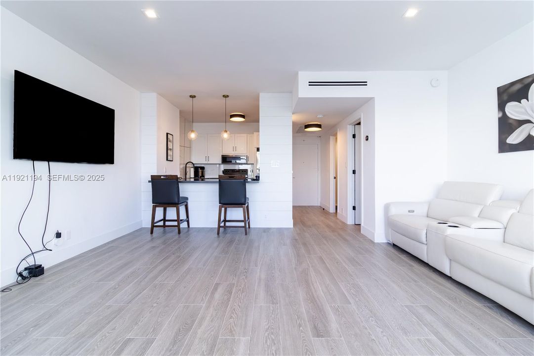 出租: $3,500 (0 贝兹, 1 浴室, 592 平方英尺)