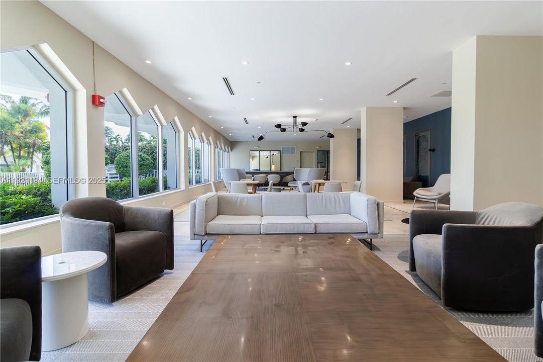 出租: $3,500 (0 贝兹, 1 浴室, 592 平方英尺)