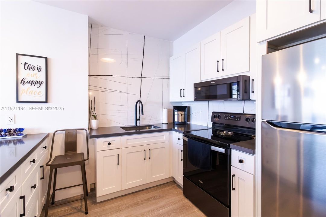 出租: $3,500 (0 贝兹, 1 浴室, 592 平方英尺)