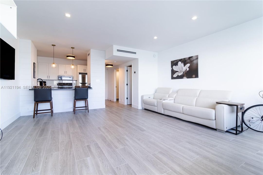 出租: $3,500 (0 贝兹, 1 浴室, 592 平方英尺)