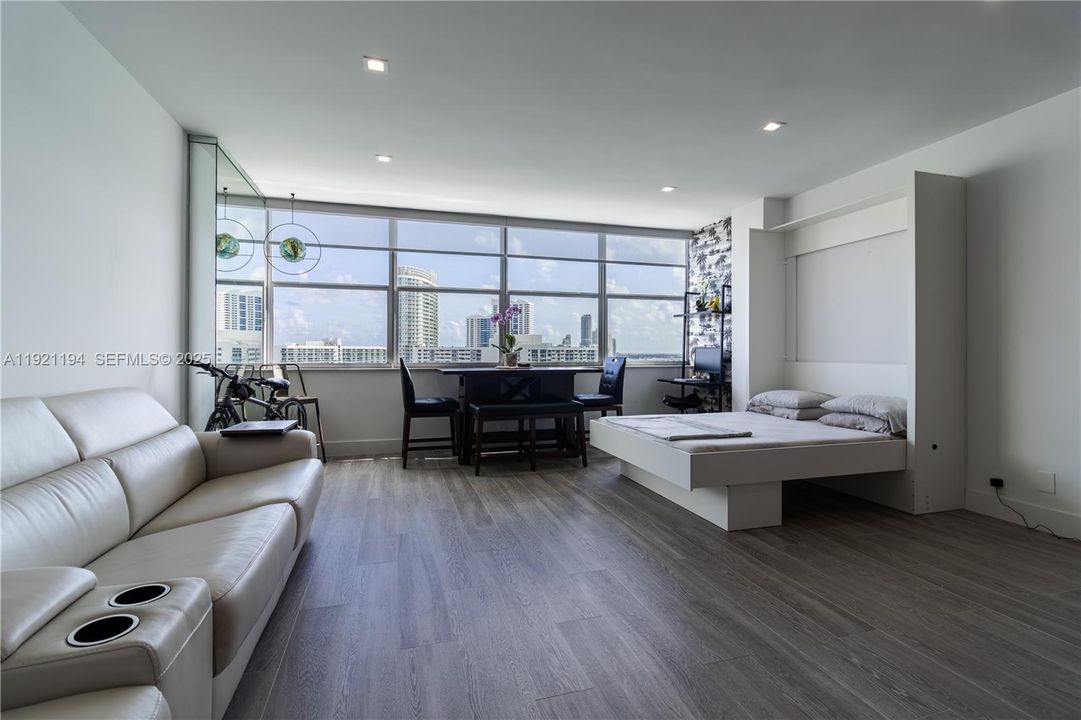 出租: $3,500 (0 贝兹, 1 浴室, 592 平方英尺)