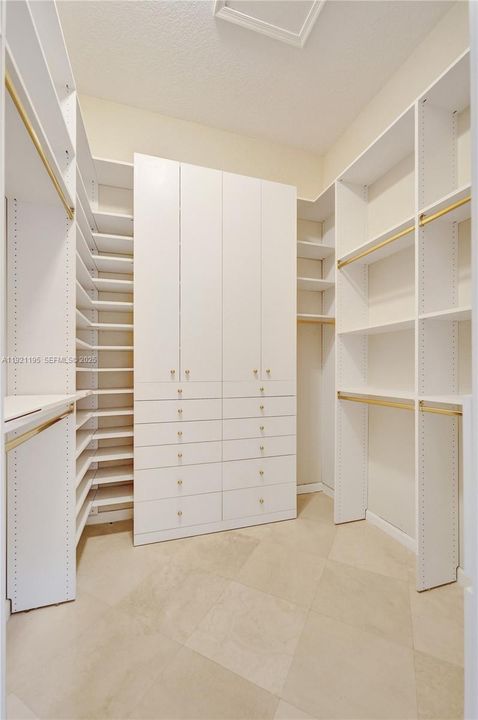 For Sale: $1,590,000 (3 beds, 4 baths, 2824 Square Feet)