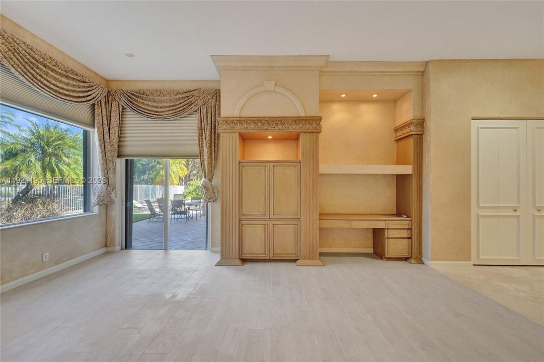 For Sale: $1,590,000 (3 beds, 4 baths, 2824 Square Feet)