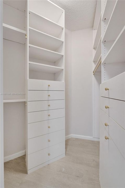 For Sale: $1,590,000 (3 beds, 4 baths, 2824 Square Feet)