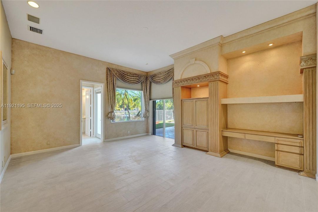 For Sale: $1,590,000 (3 beds, 4 baths, 2824 Square Feet)