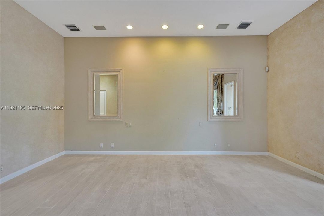 For Sale: $1,590,000 (3 beds, 4 baths, 2824 Square Feet)