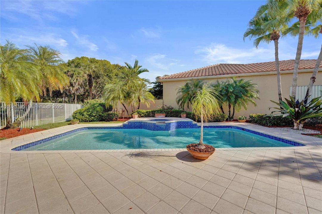 For Sale: $1,590,000 (3 beds, 4 baths, 2824 Square Feet)