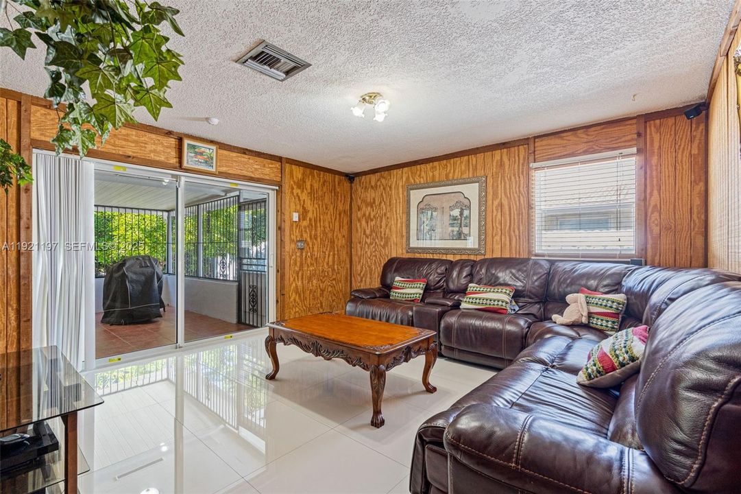 На продажу: $849,999 (3 спален, 2 ванн, 1787 Квадратных фут)