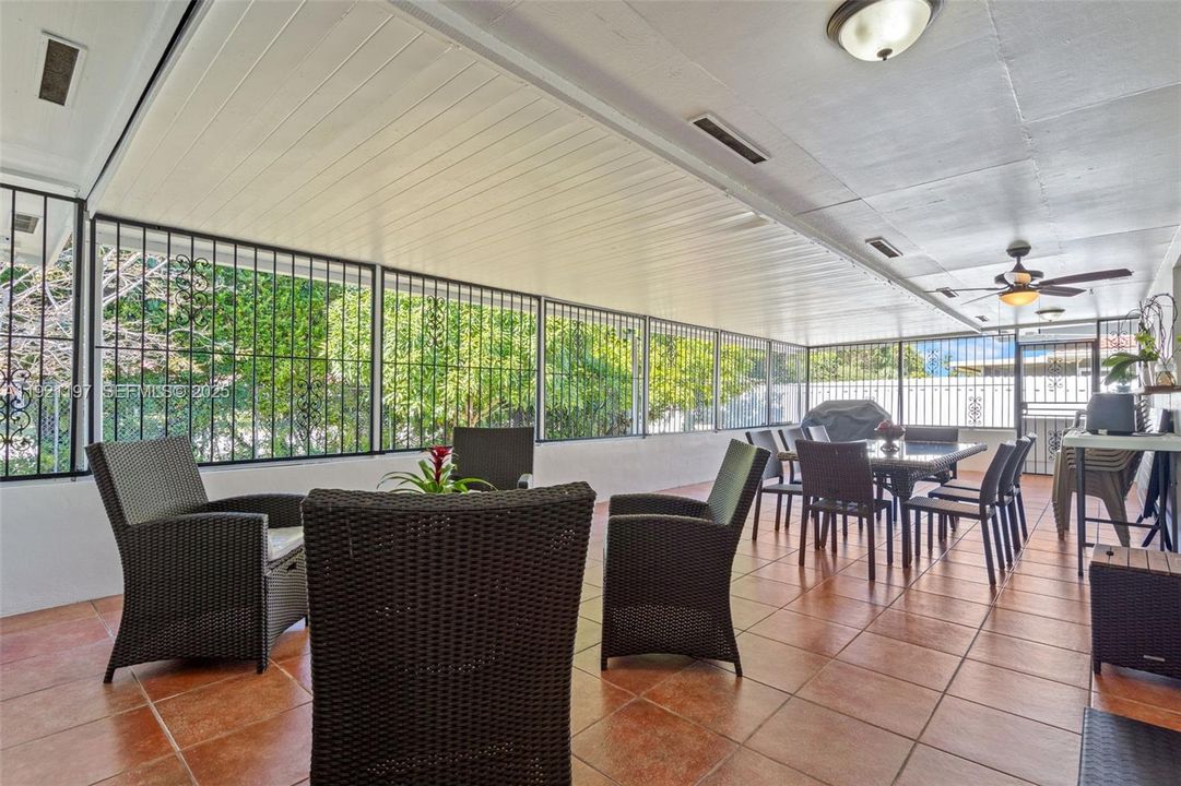 На продажу: $849,999 (3 спален, 2 ванн, 1787 Квадратных фут)