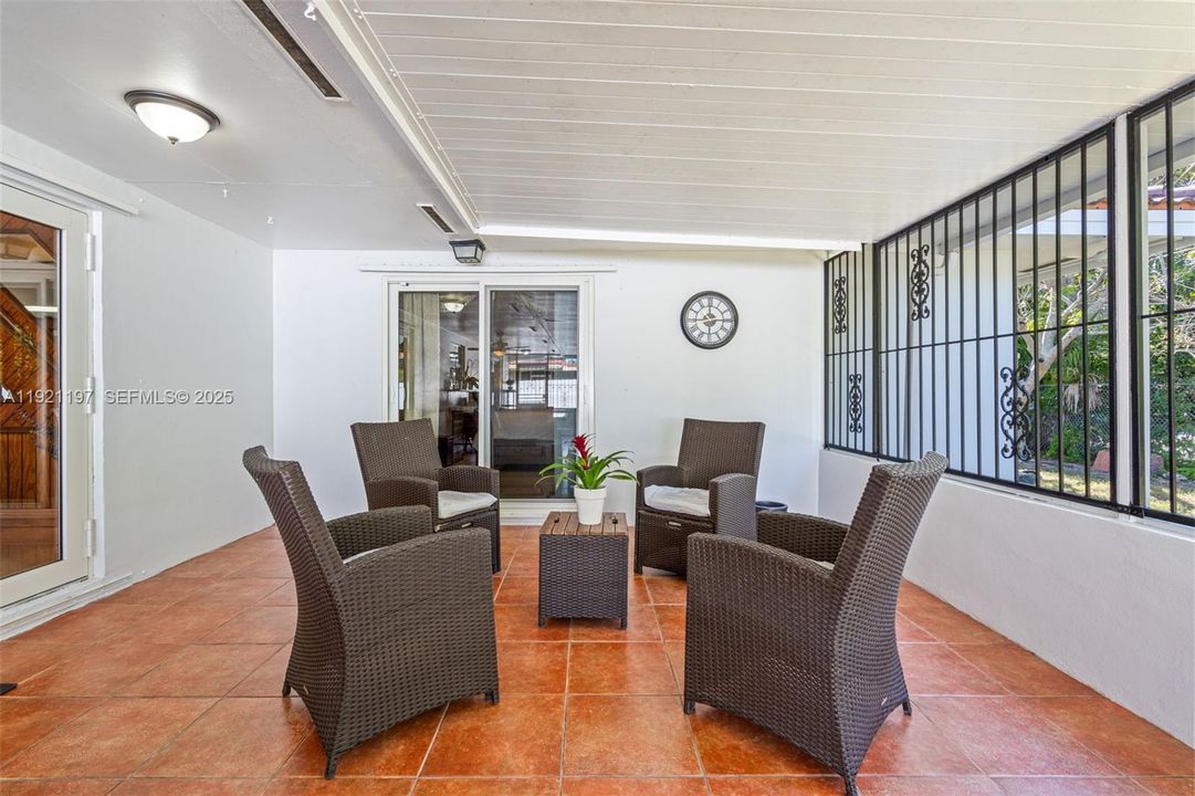 На продажу: $849,999 (3 спален, 2 ванн, 1787 Квадратных фут)