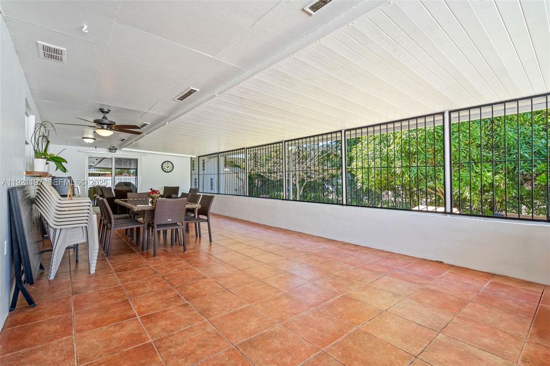 На продажу: $849,999 (3 спален, 2 ванн, 1787 Квадратных фут)