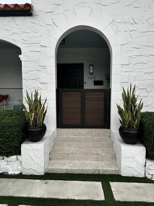 For Sale: $820,000 (2 beds, 1 baths, 1169 Square Feet)