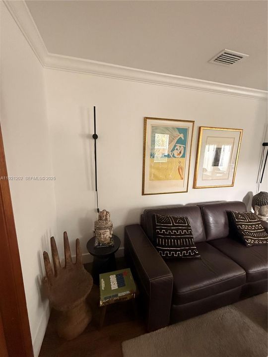 For Sale: $820,000 (2 beds, 1 baths, 1169 Square Feet)