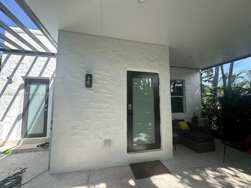 For Sale: $820,000 (2 beds, 1 baths, 1169 Square Feet)