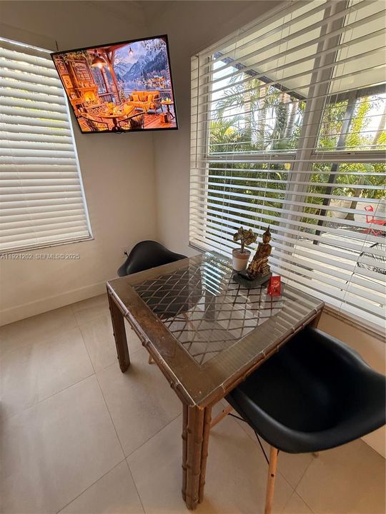 For Sale: $820,000 (2 beds, 1 baths, 1169 Square Feet)