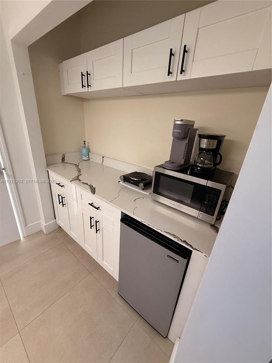 For Sale: $820,000 (2 beds, 1 baths, 1169 Square Feet)