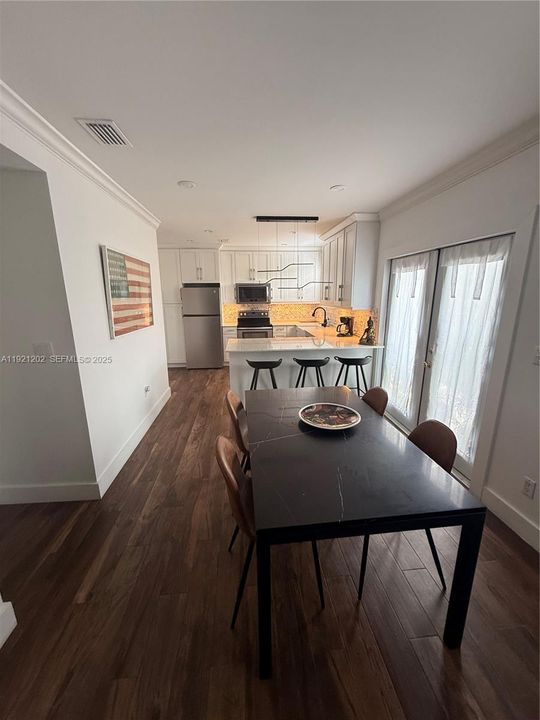 For Sale: $820,000 (2 beds, 1 baths, 1169 Square Feet)