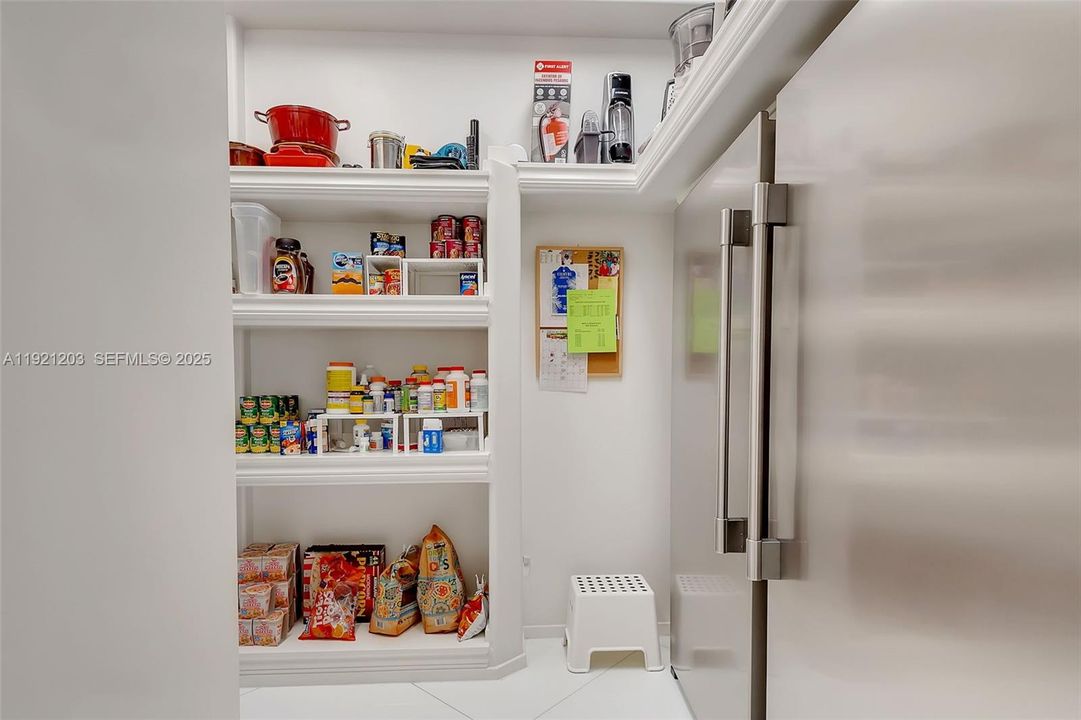 For Sale: $5,399,000 (9 beds, 8 baths, 8284 Square Feet)