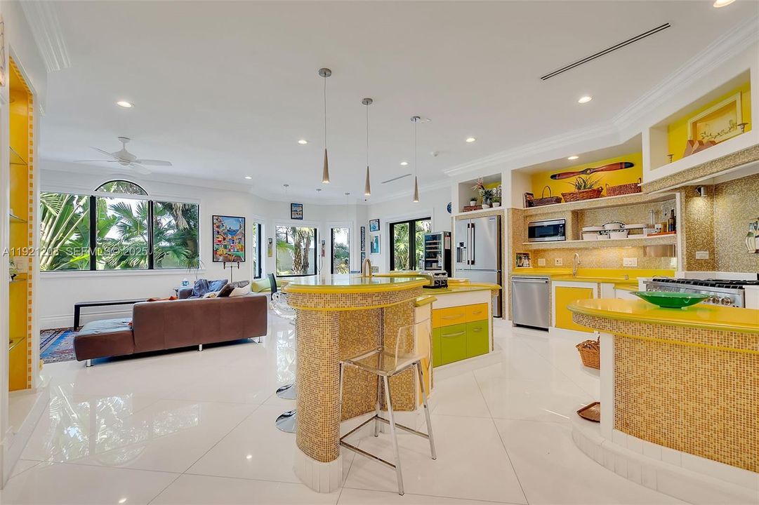 For Sale: $5,399,000 (9 beds, 8 baths, 8284 Square Feet)