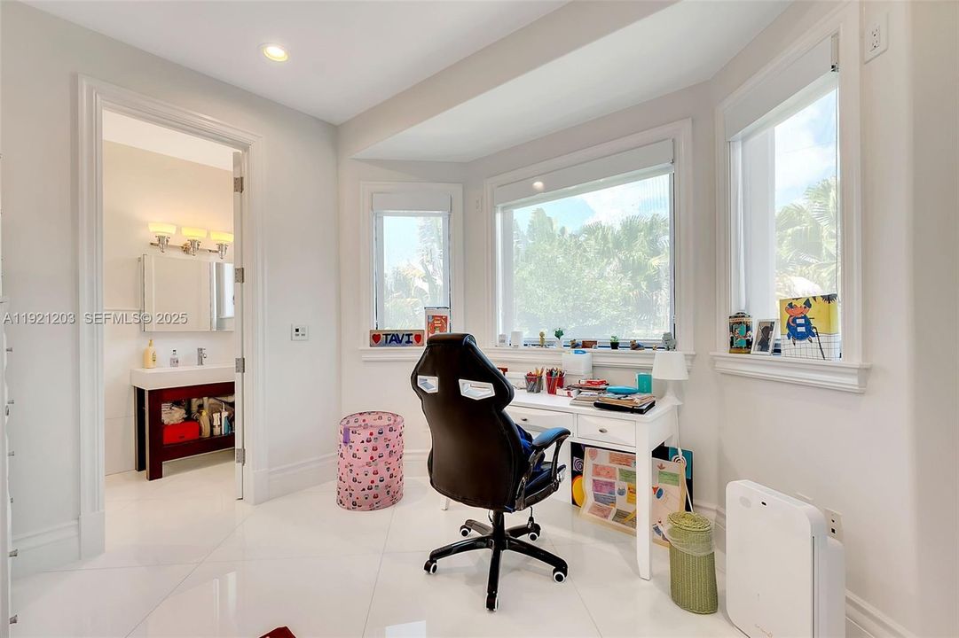 For Sale: $5,399,000 (9 beds, 8 baths, 8284 Square Feet)