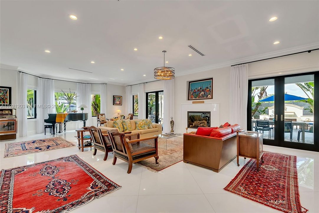 For Sale: $5,399,000 (9 beds, 8 baths, 8284 Square Feet)