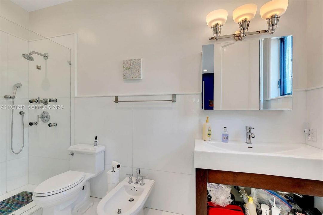 For Sale: $5,399,000 (9 beds, 8 baths, 8284 Square Feet)