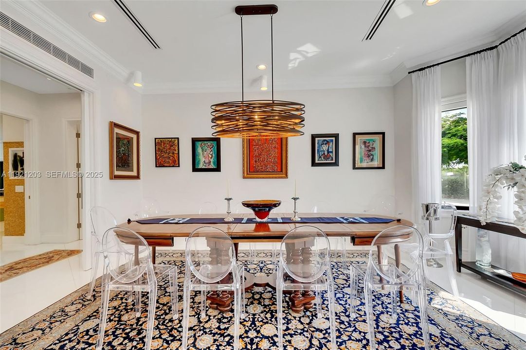 For Sale: $5,399,000 (9 beds, 8 baths, 8284 Square Feet)