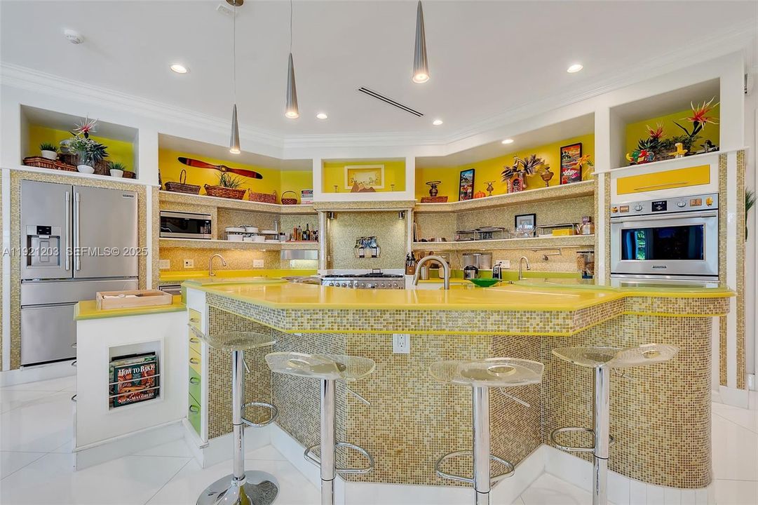 For Sale: $5,399,000 (9 beds, 8 baths, 8284 Square Feet)