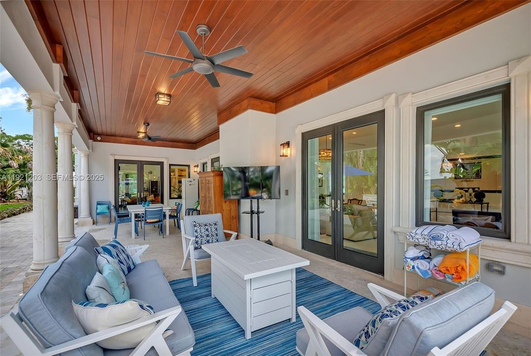 For Sale: $5,399,000 (9 beds, 8 baths, 8284 Square Feet)