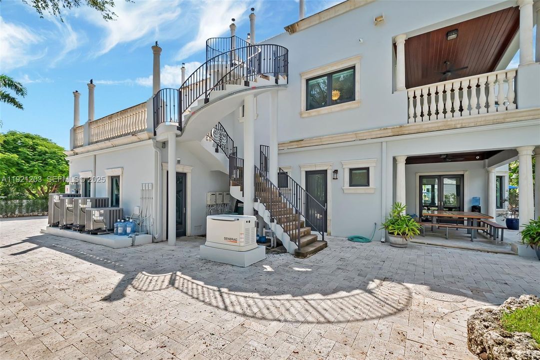 For Sale: $5,399,000 (9 beds, 8 baths, 8284 Square Feet)