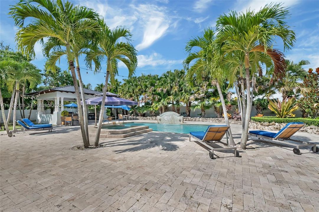 For Sale: $5,399,000 (9 beds, 8 baths, 8284 Square Feet)