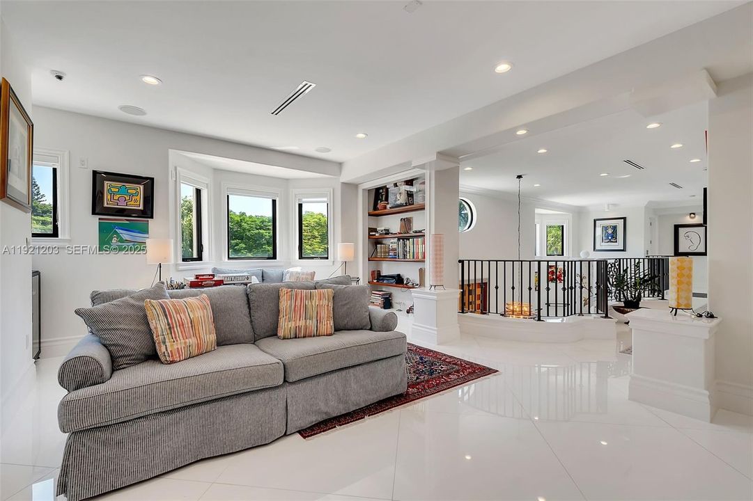 For Sale: $5,399,000 (9 beds, 8 baths, 8284 Square Feet)