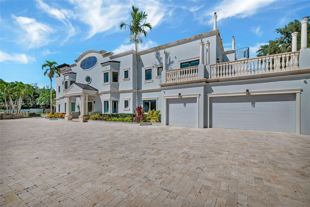 For Sale: $5,399,000 (9 beds, 8 baths, 8284 Square Feet)