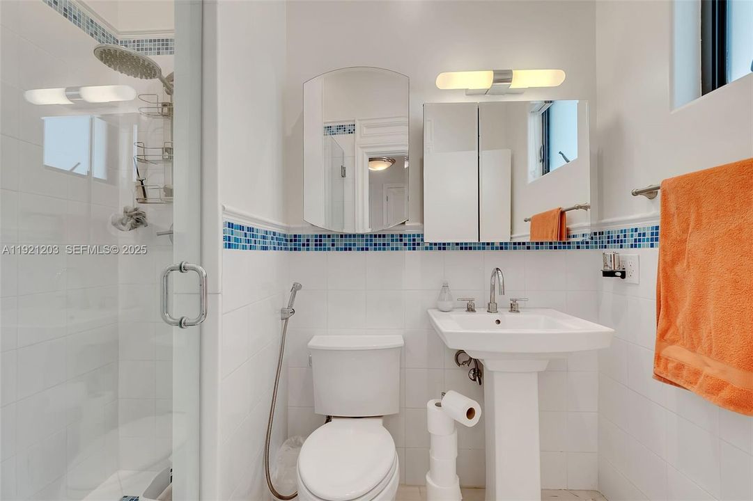 For Sale: $5,399,000 (9 beds, 8 baths, 8284 Square Feet)