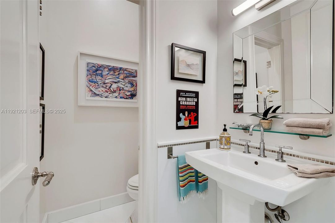 For Sale: $5,399,000 (9 beds, 8 baths, 8284 Square Feet)