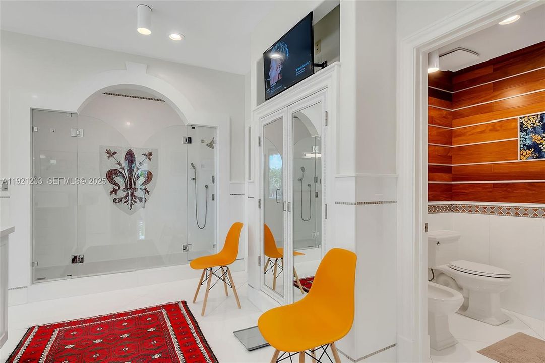 For Sale: $5,399,000 (9 beds, 8 baths, 8284 Square Feet)