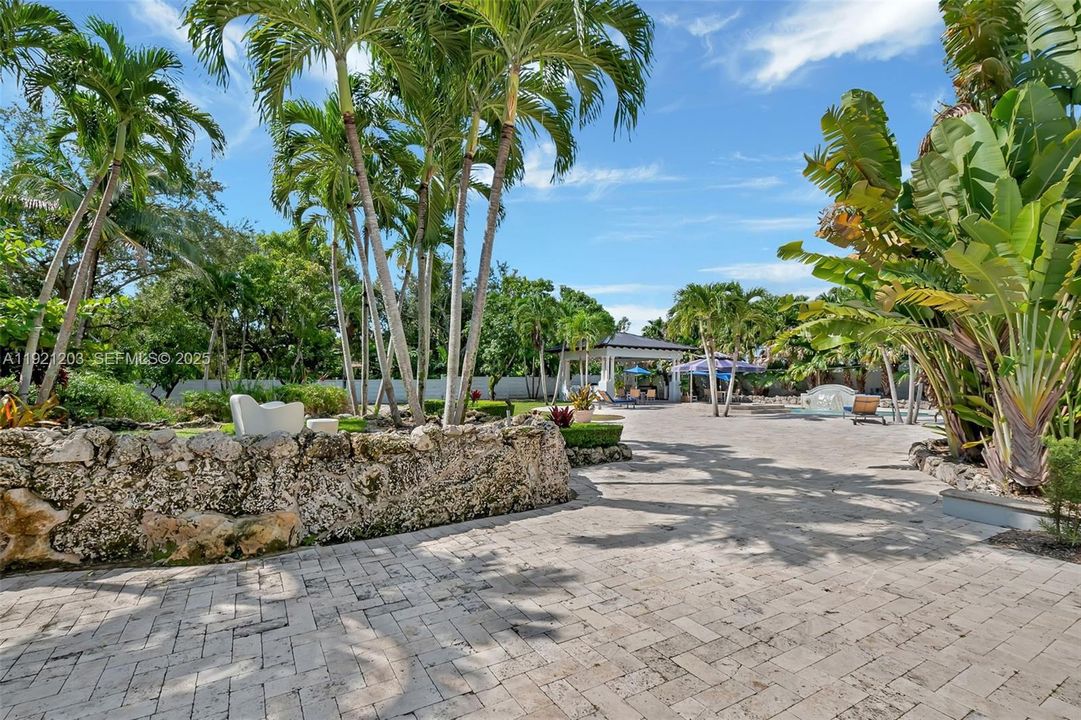 For Sale: $5,399,000 (9 beds, 8 baths, 8284 Square Feet)