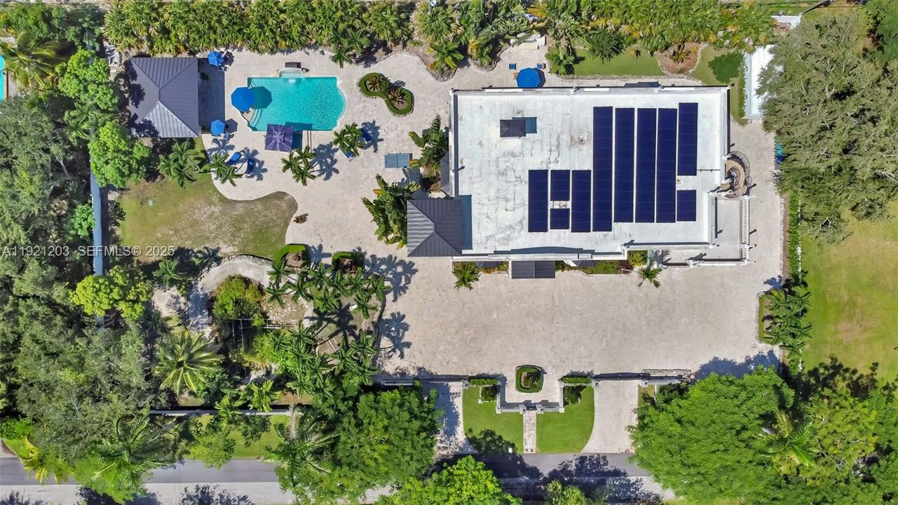 For Sale: $5,399,000 (9 beds, 8 baths, 8284 Square Feet)