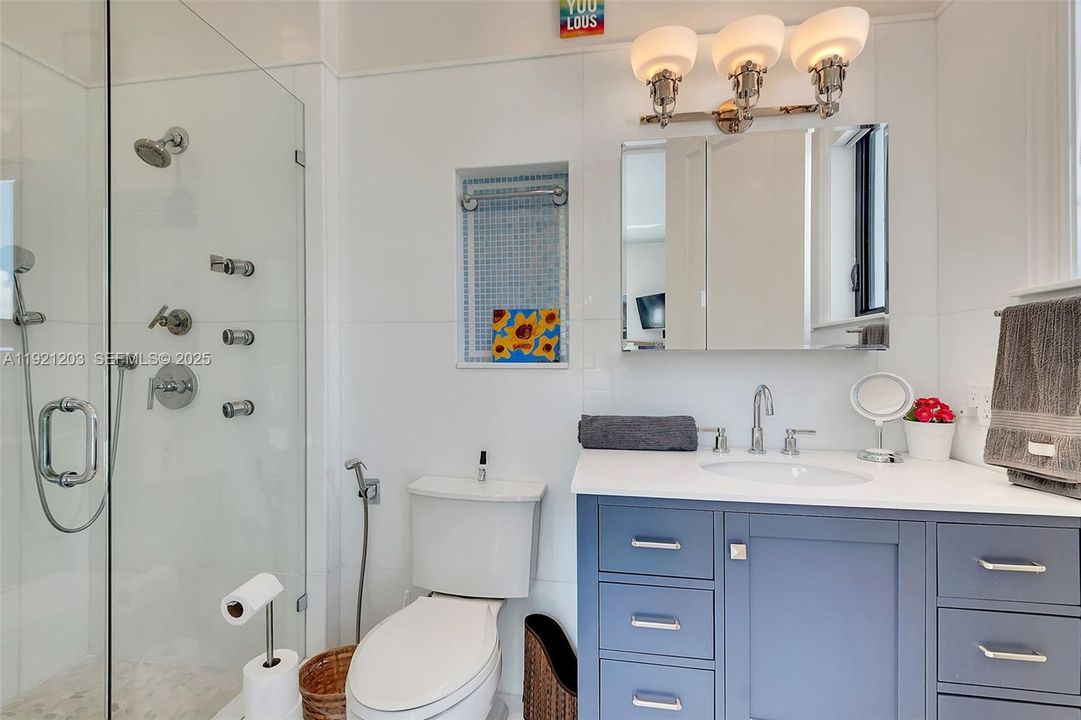 For Sale: $5,399,000 (9 beds, 8 baths, 8284 Square Feet)